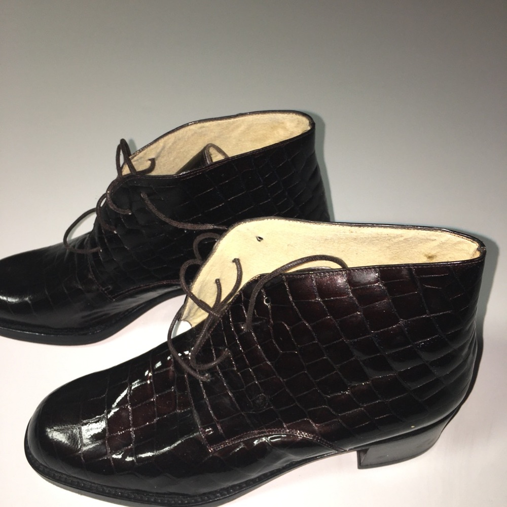Adrienne Vittadini Patent Ankle Lace up Size 6 B